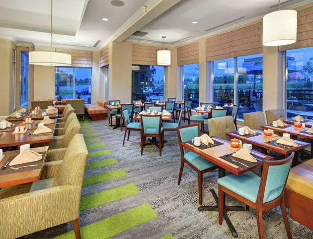 Hilton Garden Inn Toronto/Oakville hotel detail image 2