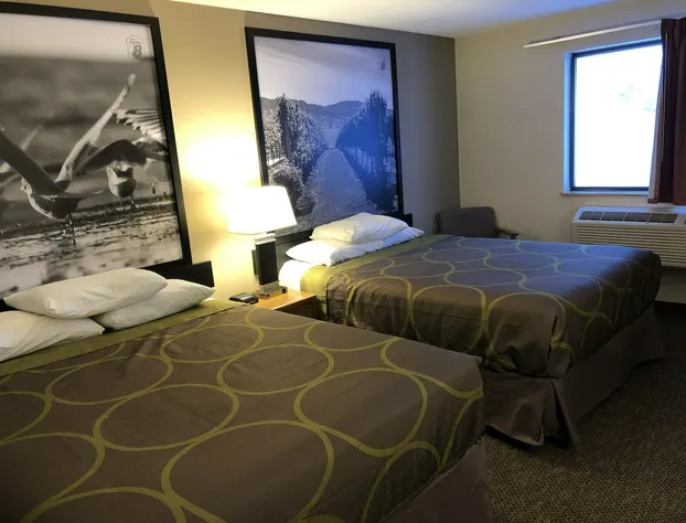 Super 8 by Wyndham Salmon Arm hotel detail image 4