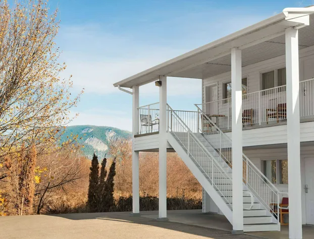 Travelodge by Wyndham Salmon Arm hotel detail image 4