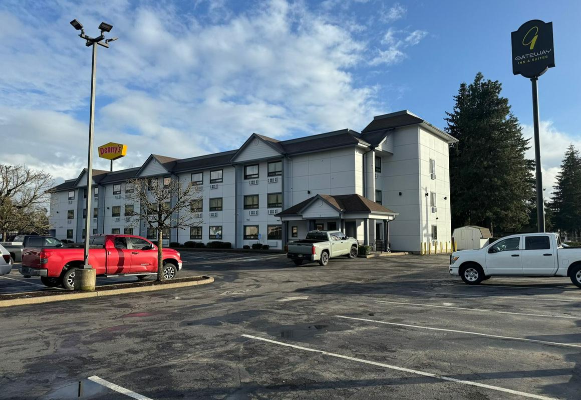 Gateway Inn & Suites hotel hero