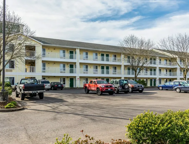 HomeTowne Studios By Red Roof Eugene - Springfield hotel detail image 4