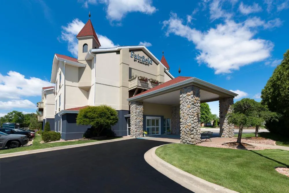 Fairfield Inn and Suites by Marriott Frankenmuth hotel hero