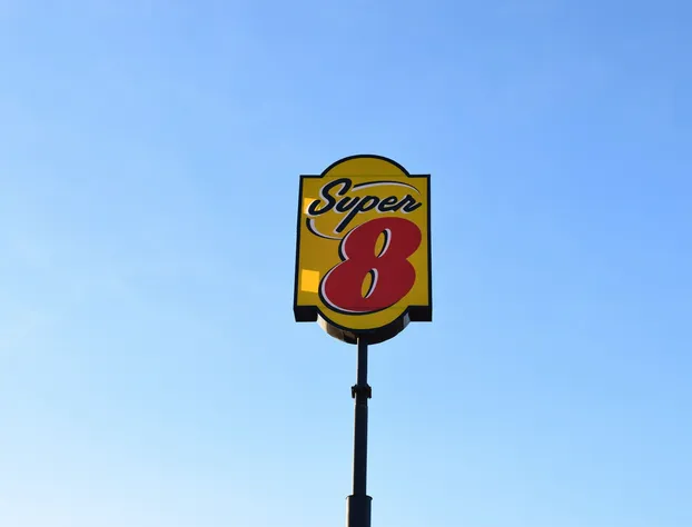 Super 8 by Wyndham Saginaw hotel detail image 2