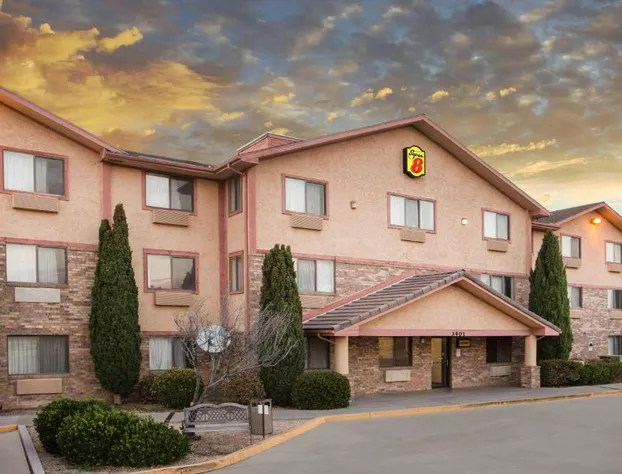 Super 8 by Wyndham Kingman hotel detail image 3