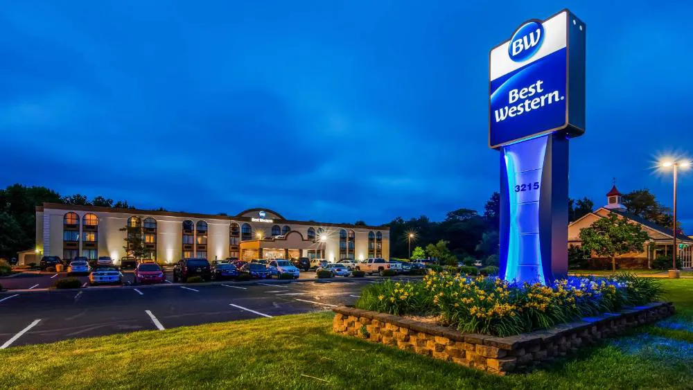 Best Western Hazlet Inn hotel hero