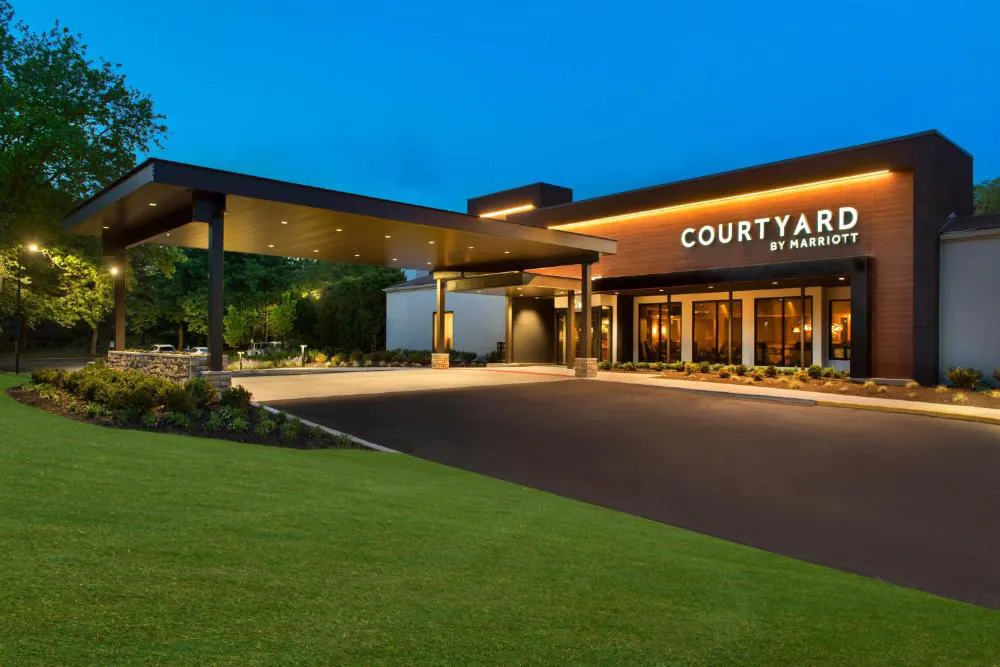 Courtyard by Marriott Lincroft Red Bank hotel hero