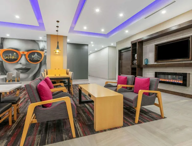 La Quinta Inn & Suites by Wyndham Lewisville hotel detail image 3