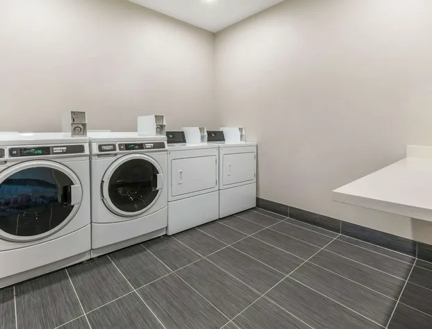 La Quinta Inn & Suites by Wyndham Lewisville hotel detail image 4