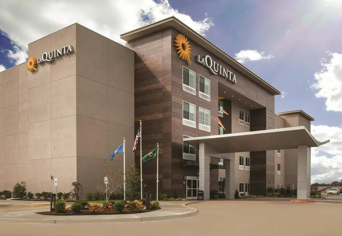 La Quinta Inn & Suites by Wyndham Lewisville hotel hero