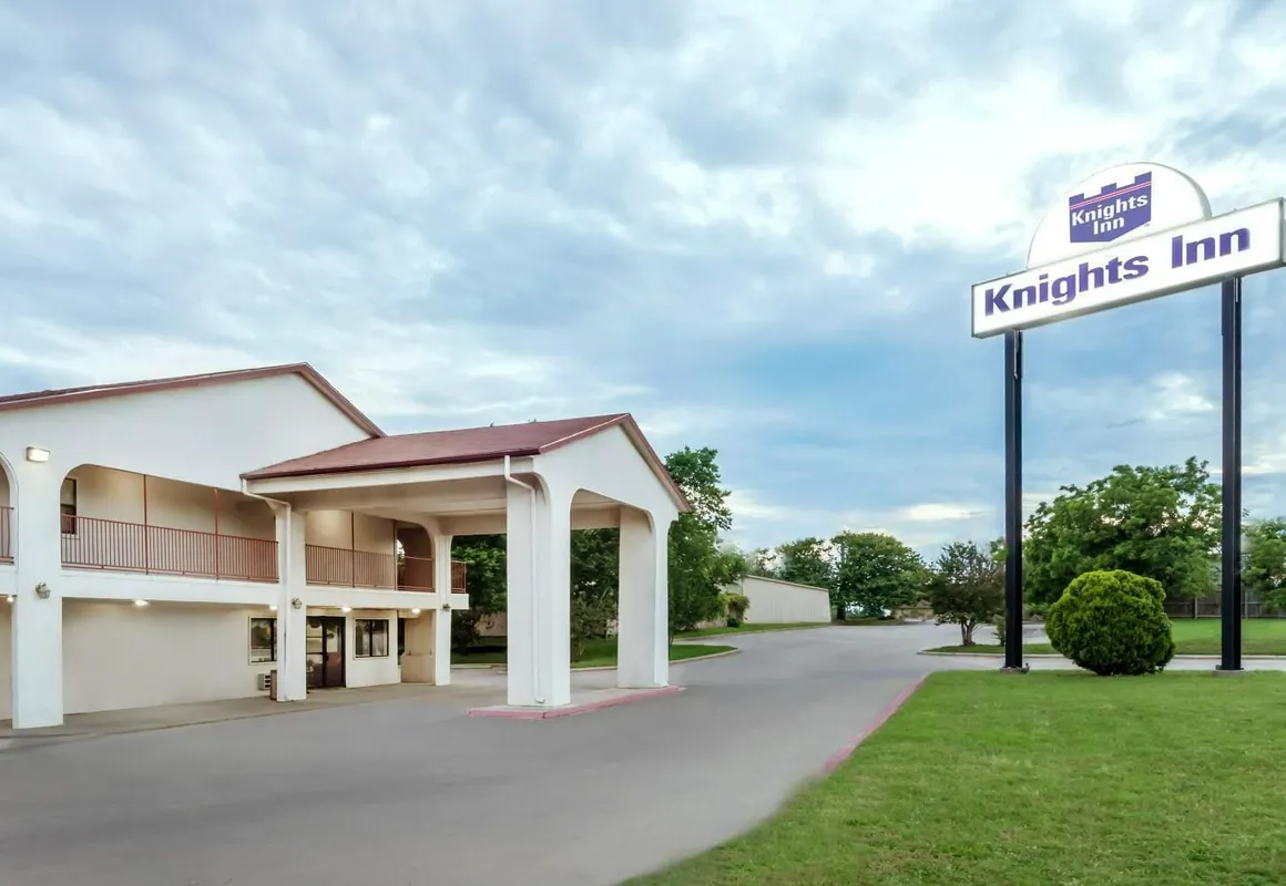 Deluxe Inn Denton hotel hero