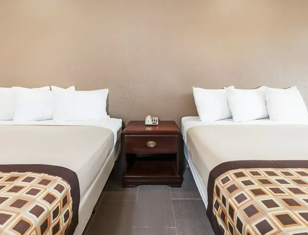 Deluxe Inn Denton hotel detail image 3