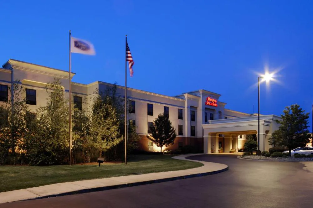 Hampton Inn & Suites Kalamazoo - Oshtemo hotel hero
