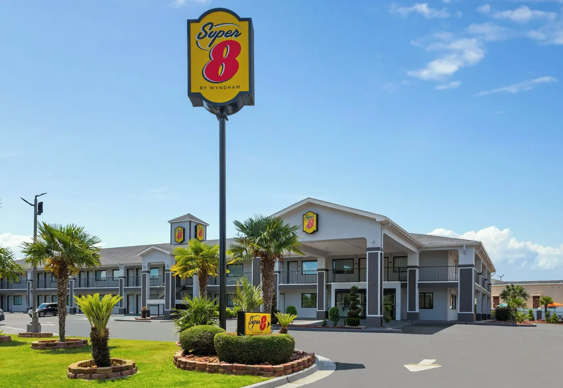 Super 8 by Wyndham Prattville Montgomery hotel hero