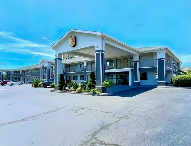 Super 8 by Wyndham Prattville Montgomery hotel detail image 3