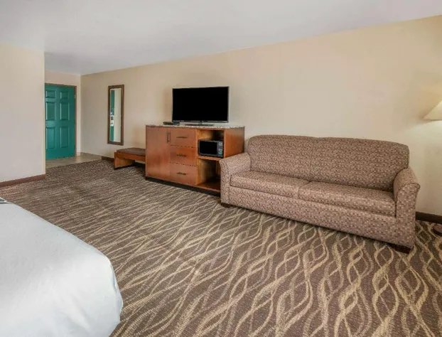 La Quinta Inn & Suites by Wyndham Belgrade - Bozeman Airport hotel detail image 4