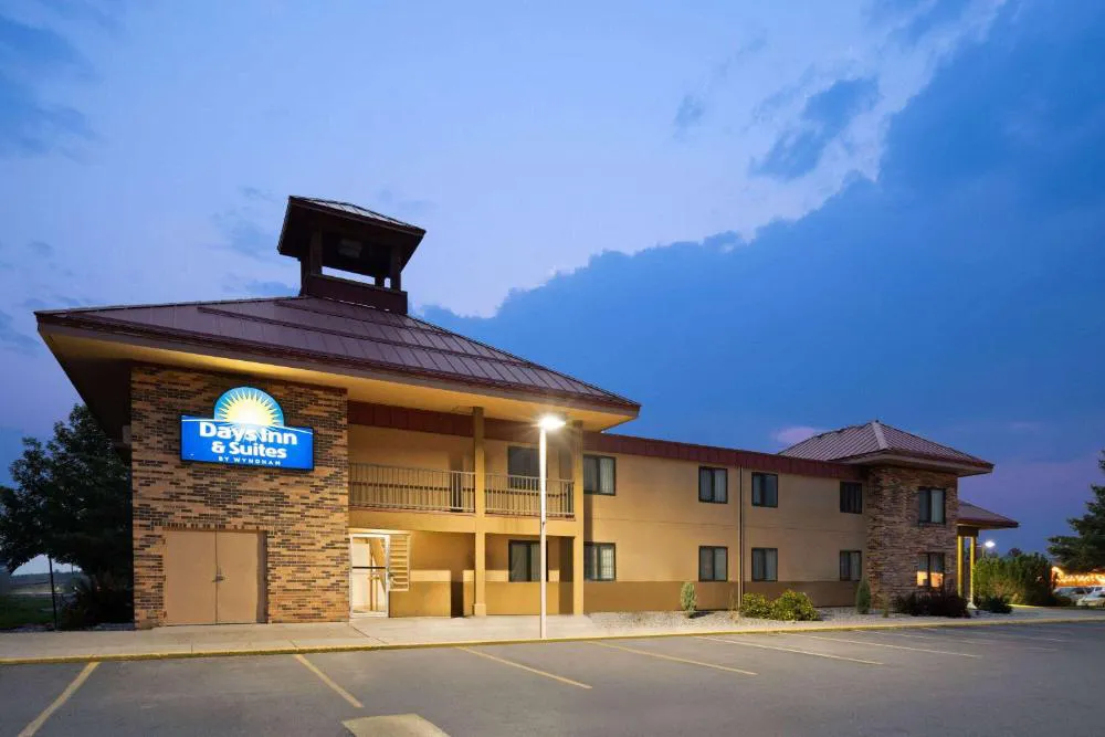 Days Inn & Suites by Wyndham Bozeman hotel hero