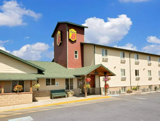 Super 8 by Wyndham Belgrade/Bozeman Airport hotel detail image 1