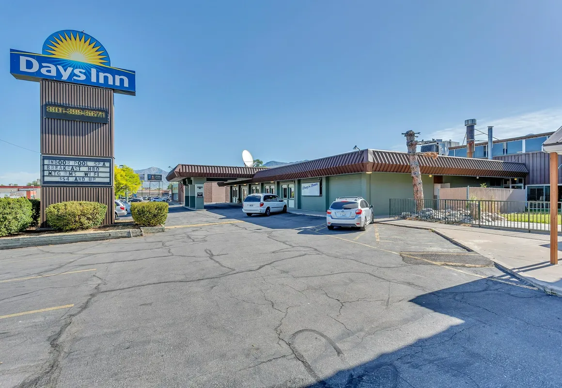 Days Inn by Wyndham Ogden hotel hero
