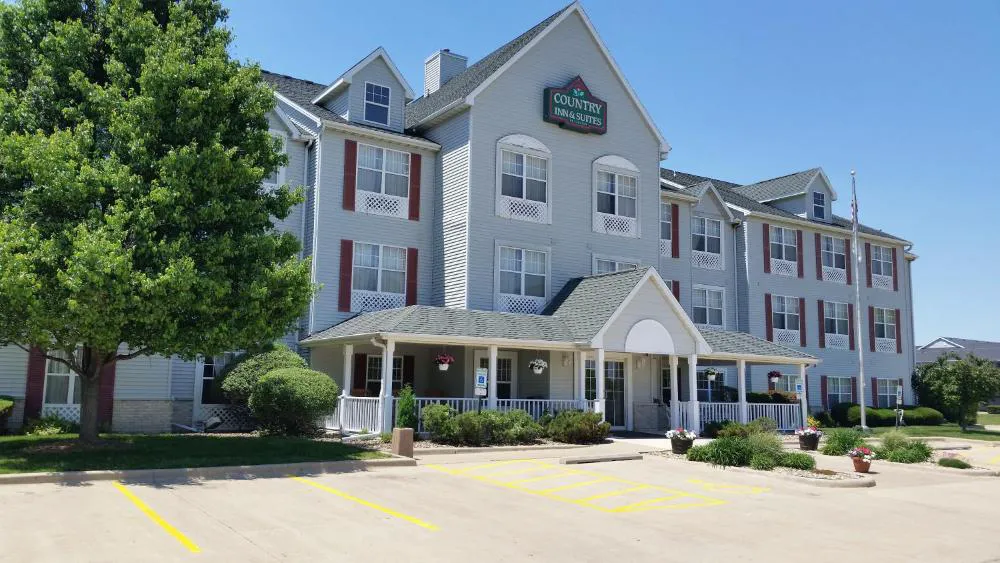 Country Inn & Suites by Radisson, Bloomington-Normal West, IL hotel hero