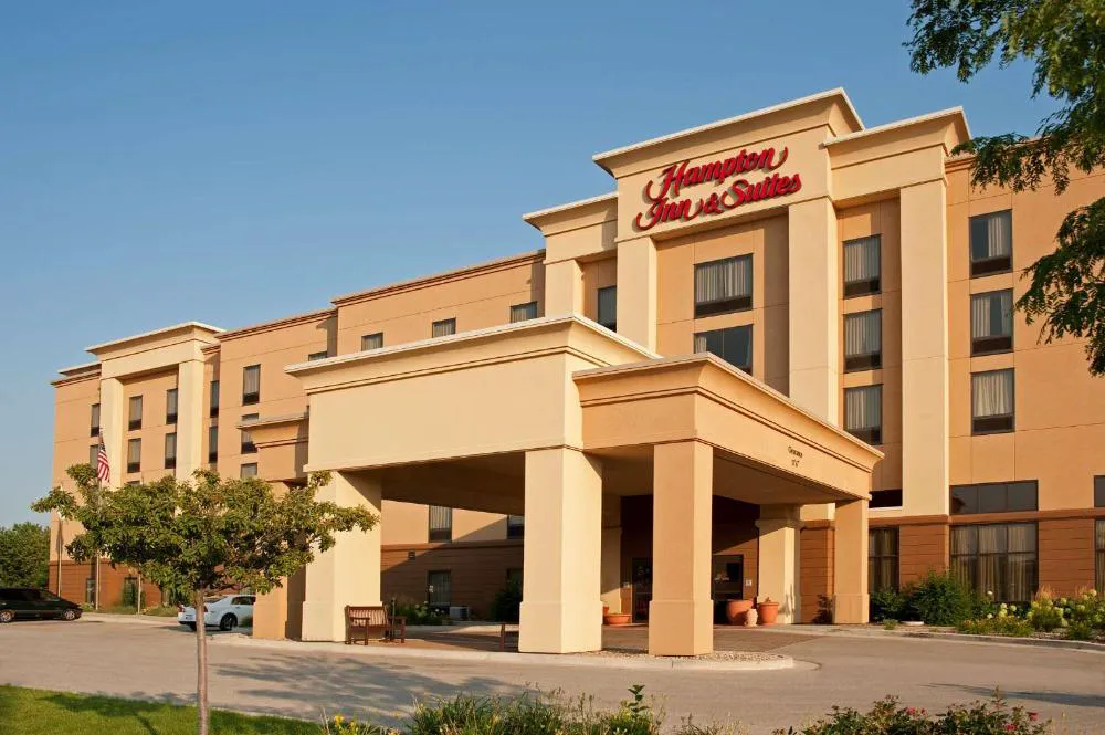 Hampton Inn & Suites Bloomington - Normal hotel hero