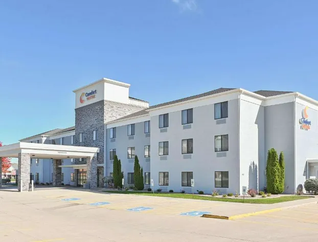 Comfort Suites Bloomington I-55 and I-74 hotel detail image 2