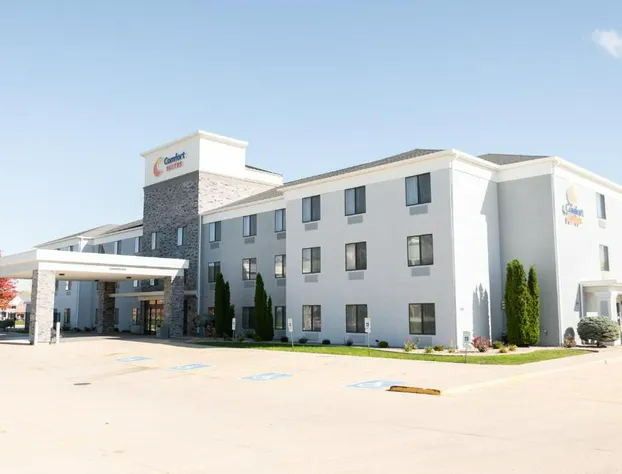 Comfort Suites Bloomington I-55 and I-74 hotel detail image 1