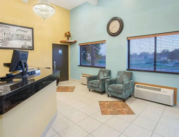 Super 8 by Wyndham Normal Bloomington hotel detail image 3