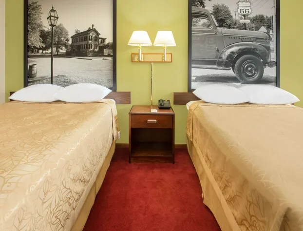 Super 8 by Wyndham Normal Bloomington hotel detail image 3