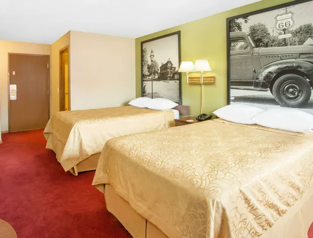 Super 8 by Wyndham Normal Bloomington hotel detail image 4