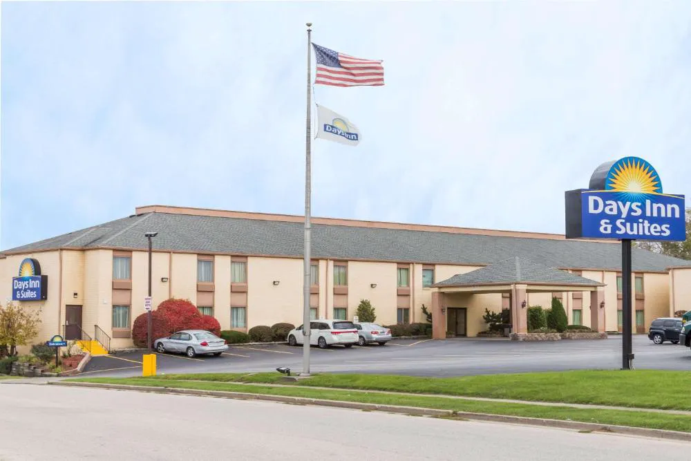 Days Inn & Suites by Wyndham Bloomington/Normal IL hotel hero