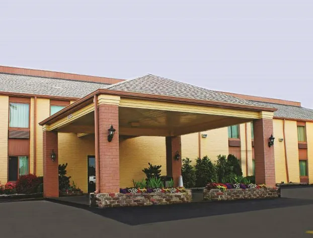 Days Inn & Suites by Wyndham Bloomington/Normal IL hotel detail image 1