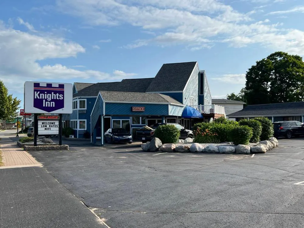 Knights Inn Mackinaw City hotel hero