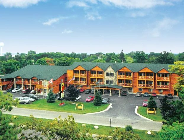 Super 8 by Wyndham Bridgeview of Mackinaw City hotel detail image 1