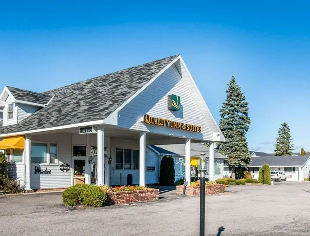 Quality Inn & Suites Mackinaw City Beachfront hotel detail image 1