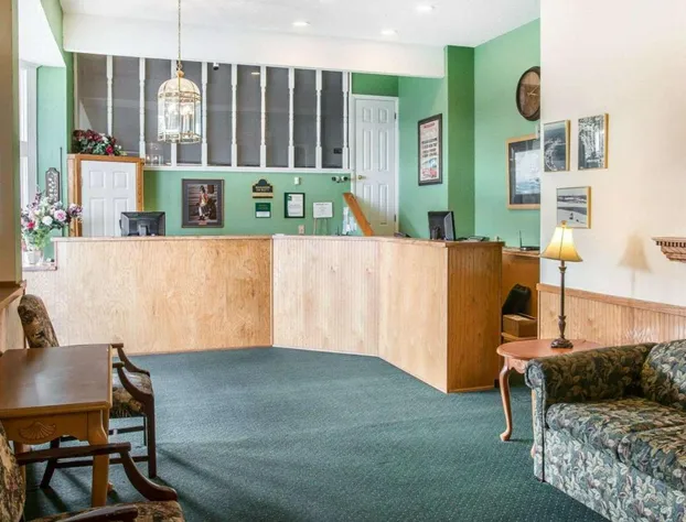 Quality Inn & Suites Mackinaw City Beachfront hotel detail image 3