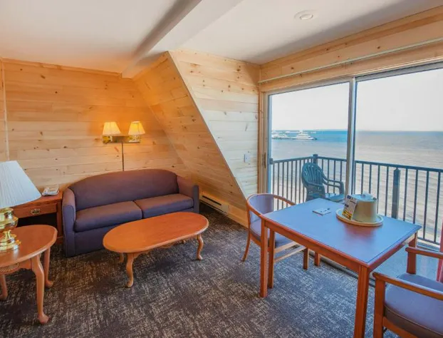 Quality Inn & Suites Mackinaw City Beachfront hotel detail image 4