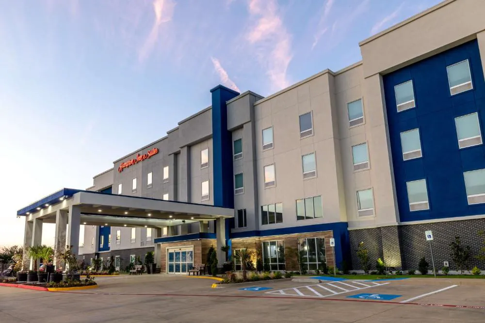 Hampton Inn & Suites Cleburne hotel hero