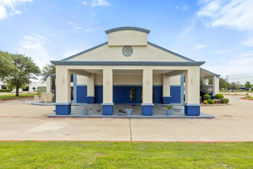 Days Inn by Wyndham McKinney hotel hero