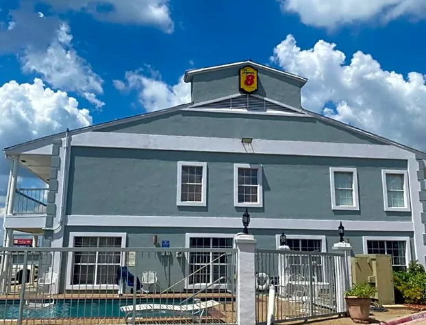 Super 8 by Wyndham Terrell hotel detail image 1