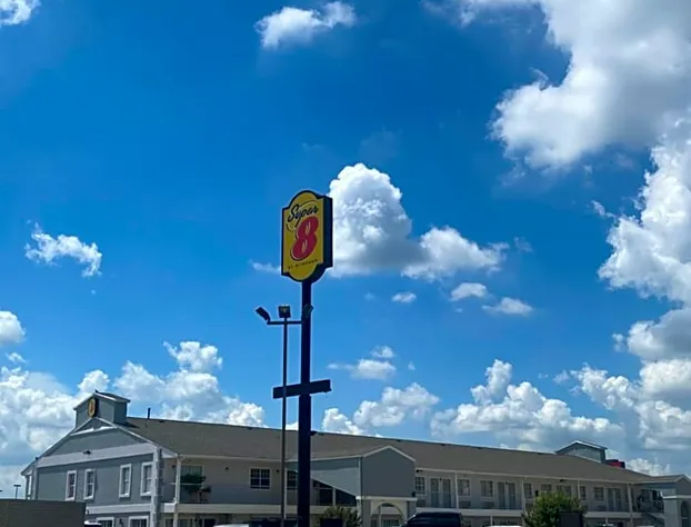 Super 8 by Wyndham Terrell hotel detail image 3