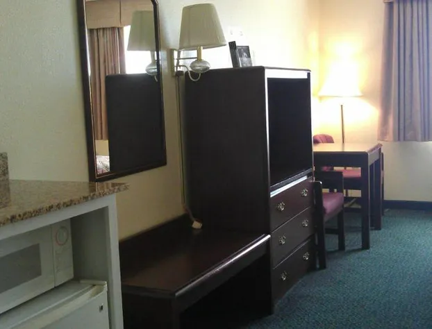 Super 8 by Wyndham Burleson Fort Worth Area hotel detail image 2