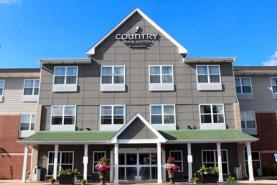 Country Inn & Suites by Radisson, Crystal Lake, IL hotel hero