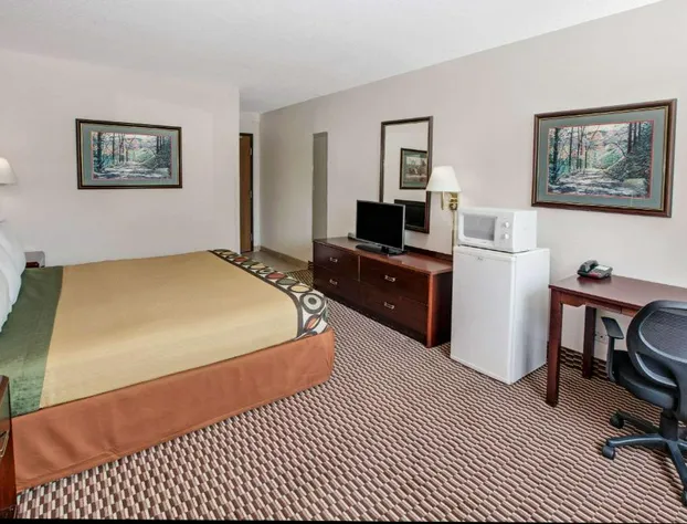 Super 8 by Wyndham Crystal Lake hotel detail image 3