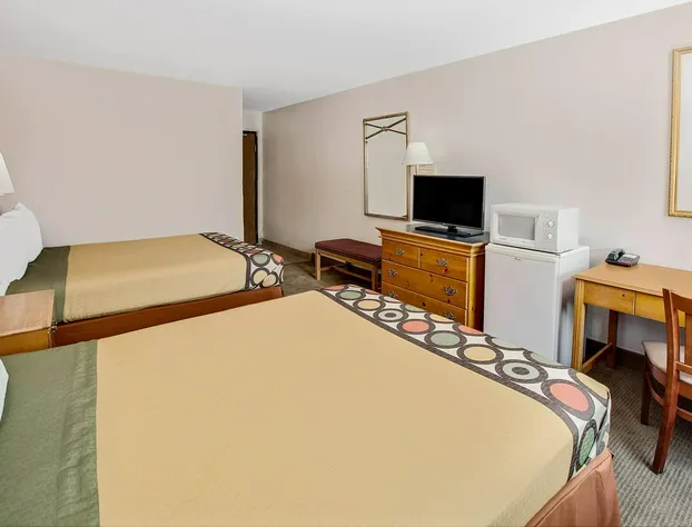 Super 8 by Wyndham Crystal Lake hotel detail image 4