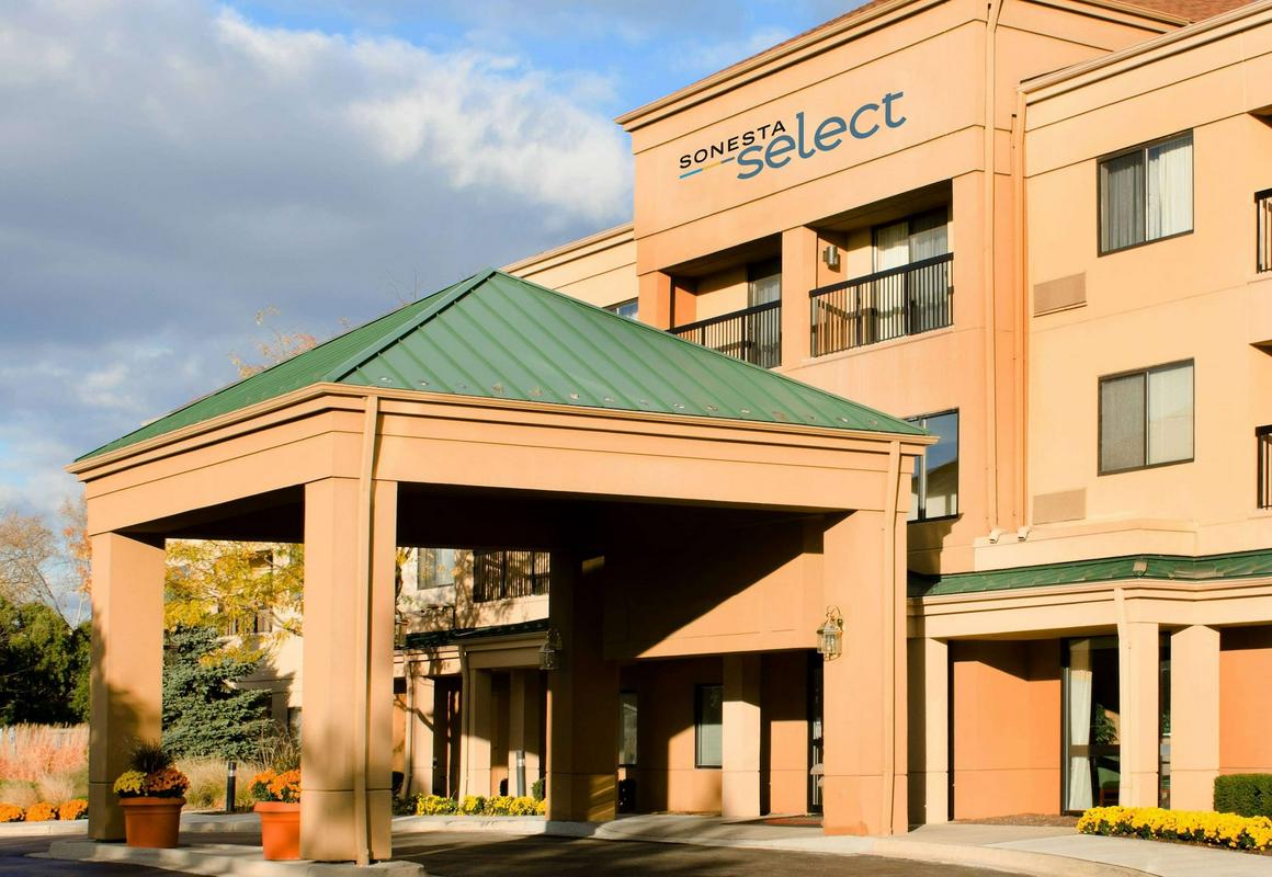 Sonesta Select Chicago Elgin West Dundee hotel hero