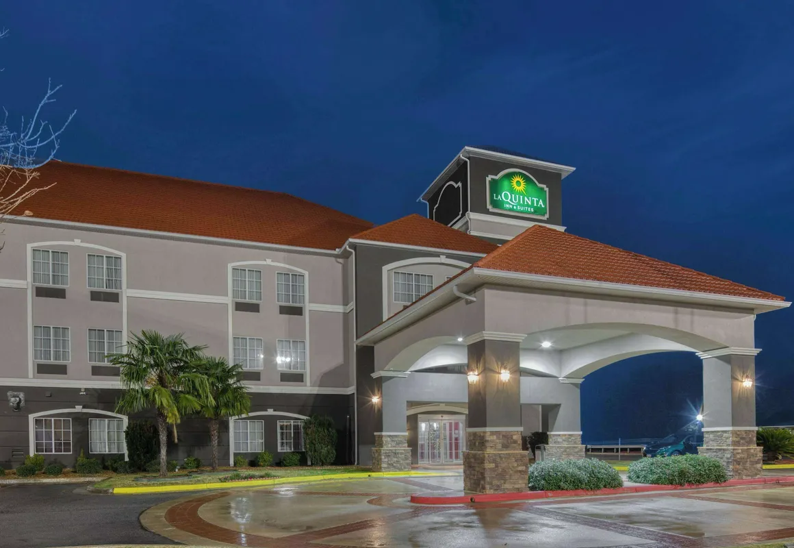 La Quinta Inn & Suites by Wyndham Macon West hotel hero
