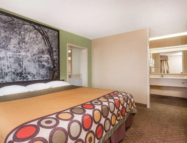 Super 8 by Wyndham Macon West hotel detail image 4