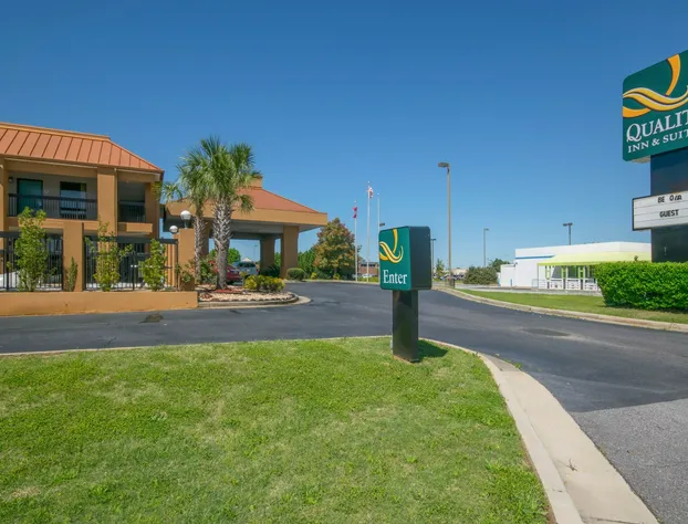 Quality Inn & Suites near Robins Air Force Base hotel detail image 3