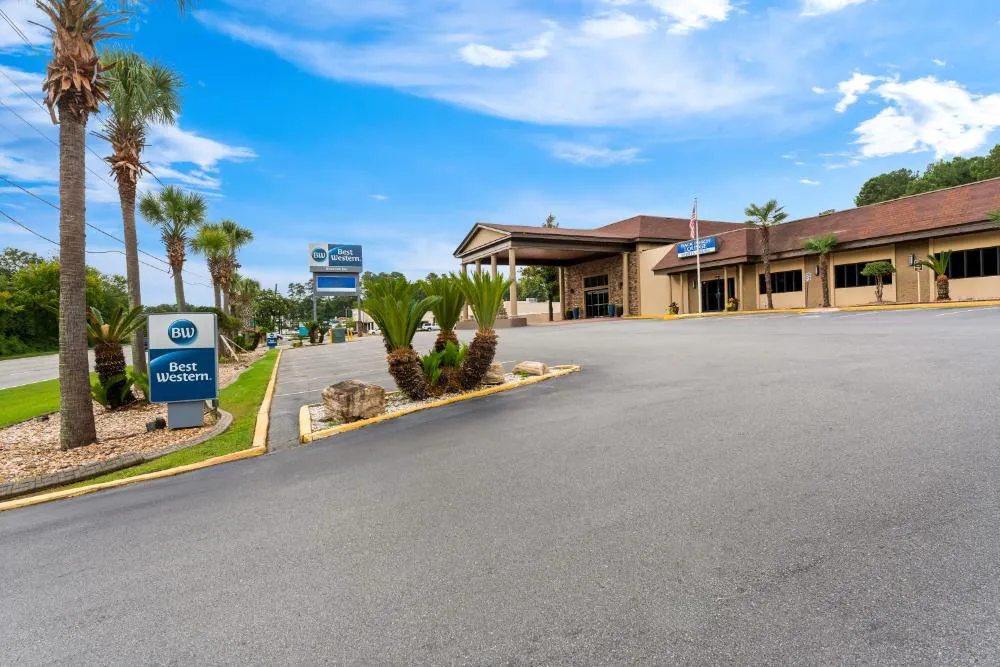 Best Western Riverside Inn hotel hero