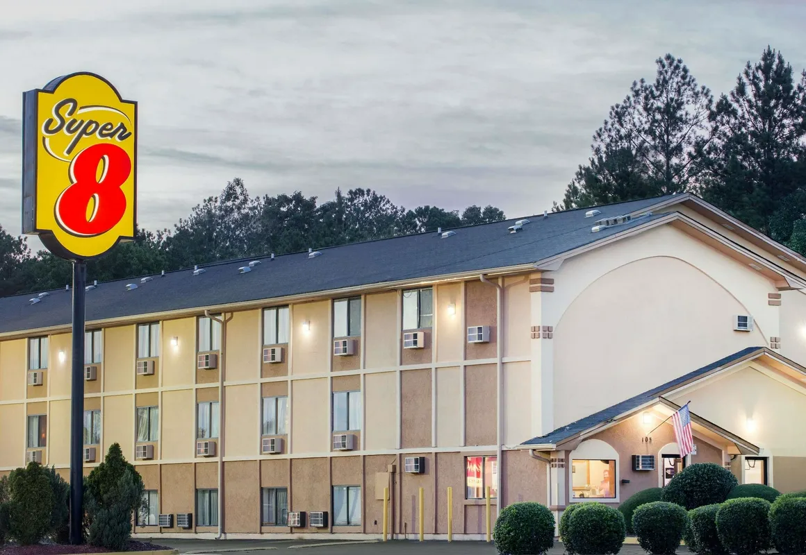 Super 8 by Wyndham Warner Robins hotel hero